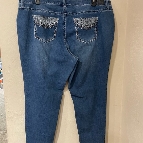 Love Indigo Womans 22 stretch Jeans - Picture 2 of 10